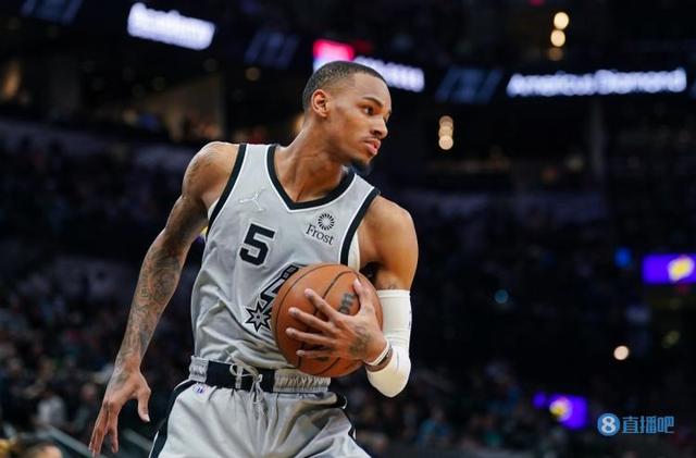 轻轻一弹便 轻轻一弹便