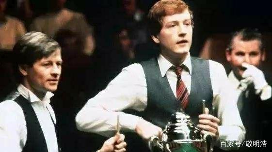 爱好者翘首 爱好者翘首