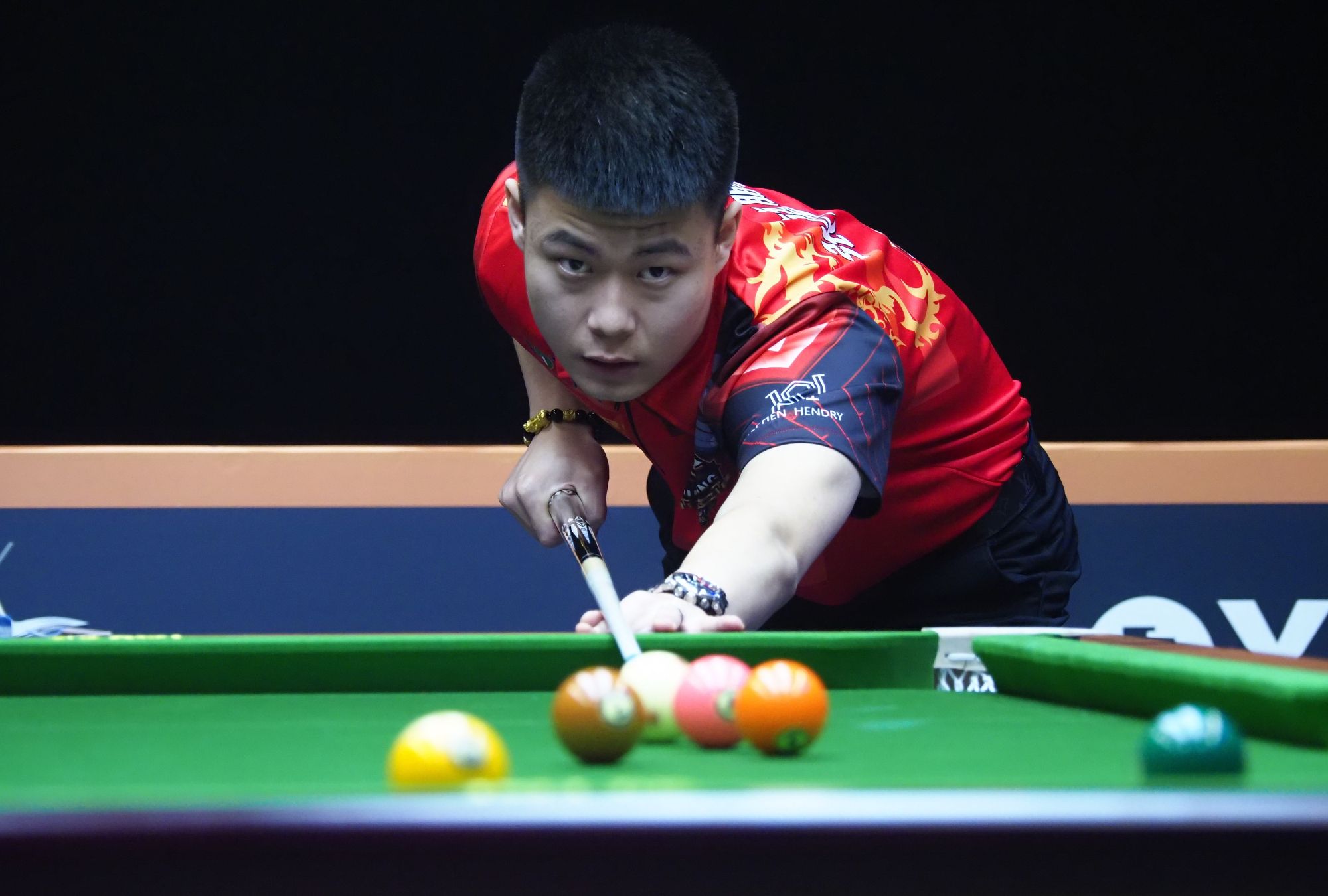 色的年轻核 色的年轻核